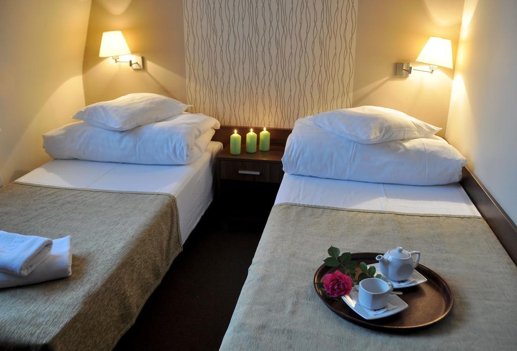 Willa Strzelnica Hotel Koscierzyna Ruang foto