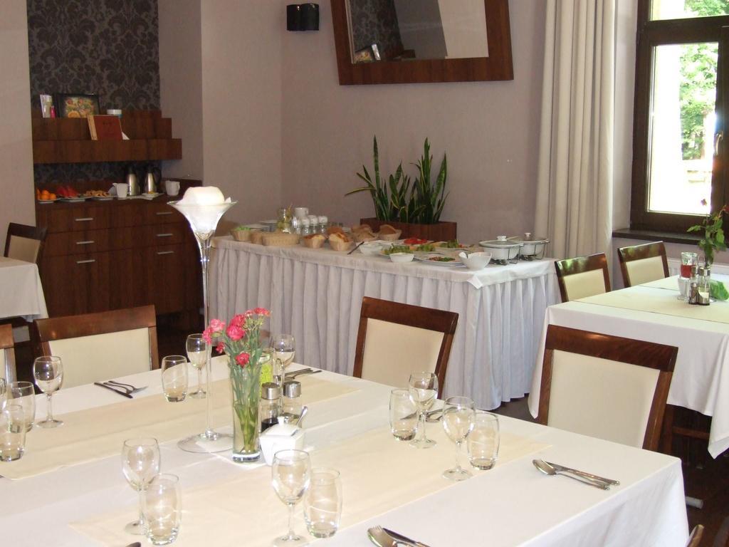 Willa Strzelnica Hotel Koscierzyna Bagian luar foto