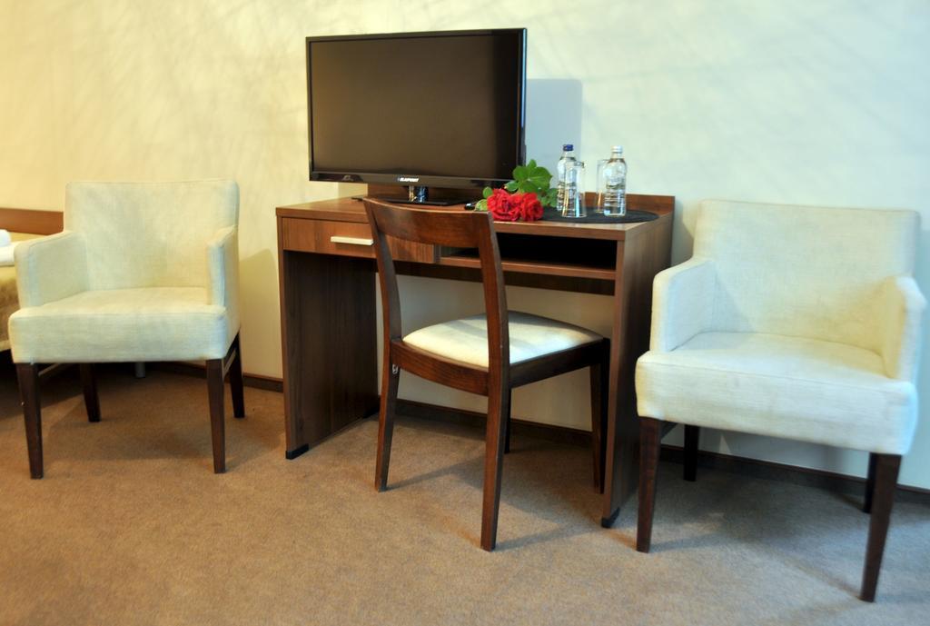 Willa Strzelnica Hotel Koscierzyna Ruang foto