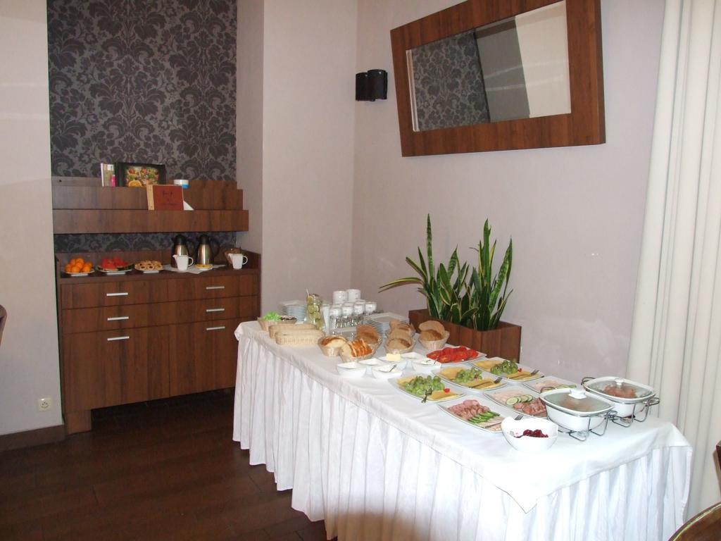 Willa Strzelnica Hotel Koscierzyna Bagian luar foto