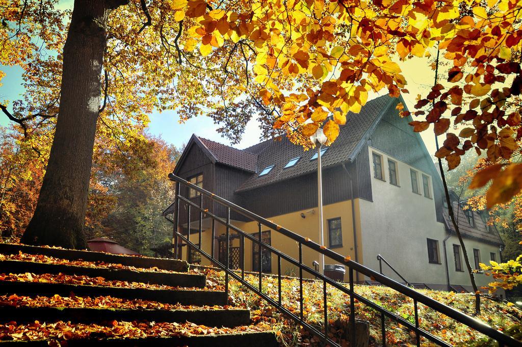 Willa Strzelnica Hotel Koscierzyna Bagian luar foto
